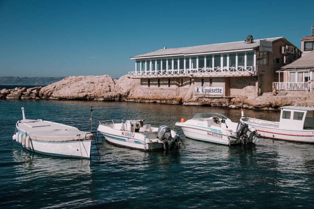Am Port de Malmousque: Wenn das Blau des Himmels dem Meer Konkurrenz macht in Marseille Sehenswürdigkeiten Reisetipps und Ausflüge