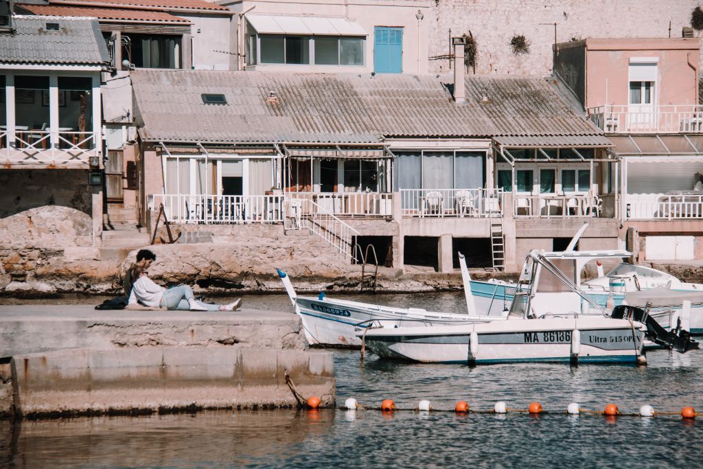 Neben dem Vieux  Port laden zahlreiche kleinere Häfen zum Entspannen ein Marseille Sehenswürdigkeiten Reisetipps und Ausflüge