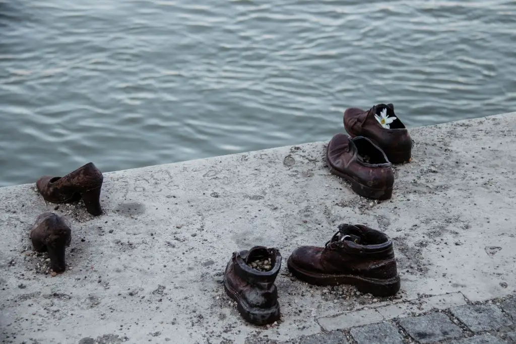 Budapest Schuhe am Donauufer